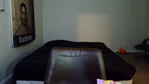 Snapshot of itstarzan chatting on 11/19/25, 03:28 TARZAN online show from 11/19/25, 03:28