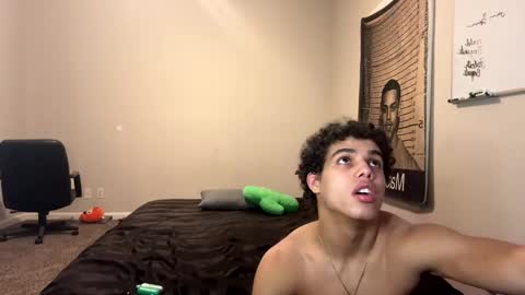 Snapshot of itstarzan chatting on 11/20/25, 08:14 TARZAN online show from 11/20/25, 08:14