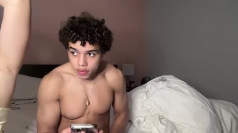 Snapshot of itstarzan chatting on 12/16/25, 06:07 TARZAN online show from 12/16/25, 06:07