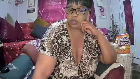 itumeleng74 online show from 10/12/25, 05:12