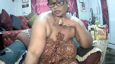 itumeleng74 online show from 10/21/25, 05:19