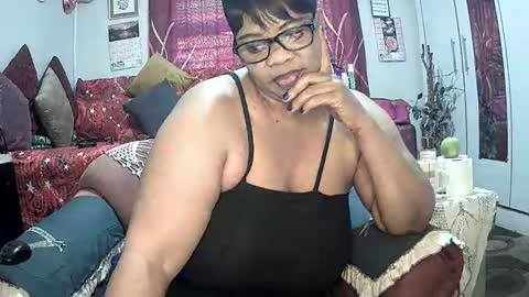 itumeleng74 online show from 10/22/25, 05:19