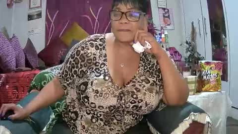 itumeleng74 online show from 12/13/25, 08:04