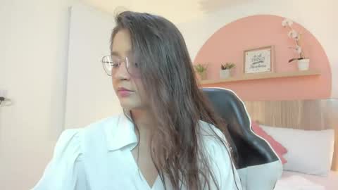 Snapshot of ivette_swan chatting on 05/09/26, 07:08 I V E T T E online show from 05/09/26, 07:08