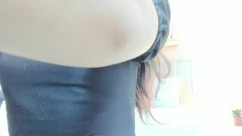 Snapshot of ivette_swan chatting on 05/15/26, 10:39 I V E T T E online show from 05/15/26, 10:39