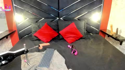 Ivis  online show from 01/18/26, 01:37