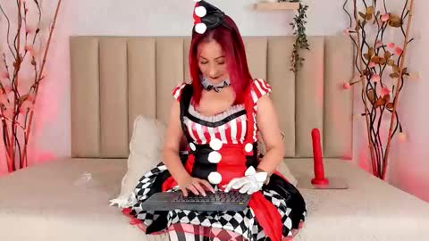 Ivone Adams online show from 10/31/25, 08:21