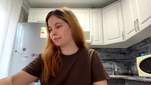 Snapshot of ivonneboyea chatting on 06/19/26, 11:25 Lina online show from 06/19/26, 11:25