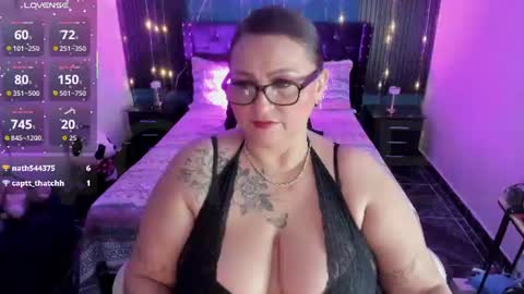 Snapshot of ivonnee17_ chatting on 07/02/26, 03:23 Ivonne online show from 07/02/26, 03:23
