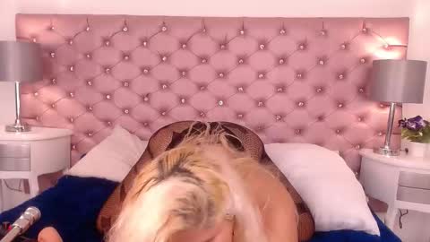 Snapshot of ivonnybon chatting on 01/08/26, 03:31 IvonnyBon online show from 01/08/26, 03:31