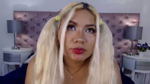 Snapshot of ivonnybon chatting on 01/09/26, 03:20 IvonnyBon online show from 01/09/26, 03:20