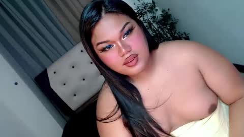 Ivory Cat RAWR online show from 12/18/25, 03:23