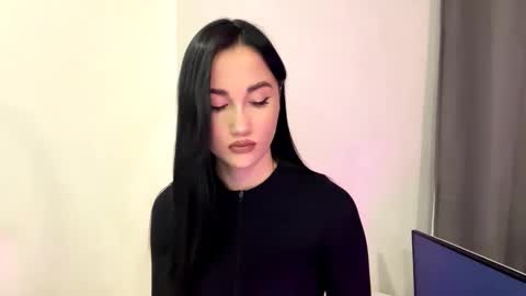 Nika online show from 11/27/25, 01:02