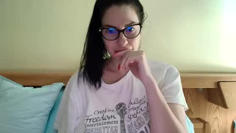 Snapshot of ivoryorchid chatting on 01/04/25, 07:23 Ivory online show from 01/04/25, 07:23