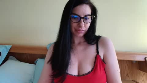 Snapshot of ivoryorchid chatting on 02/08/25, 02:49 Ivory online show from 02/08/25, 02:49