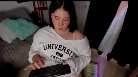 I V Y online show from 06/14/26, 01:47
