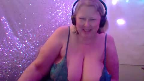 Snapshot of ivyjane3522 chatting on 05/09/26, 05:23 ivyjane3522 online show from 05/09/26, 05:23
