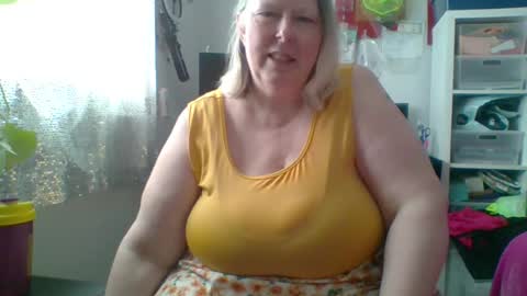 Snapshot of ivyjane3522 chatting on 07/13/26, 02:20 ivyjane3522 online show from 07/13/26, 02:20