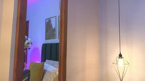 IvyJhonss online show from 12/18/25, 12:00