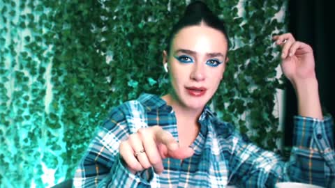 Snapshot of ivyjonson chatting on 12/22/24, 11:09 Miss Ivy online show from 12/22/24, 11:09