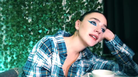 Snapshot of ivyjonson chatting on 12/23/24, 02:13 Miss Ivy online show from 12/23/24, 02:13