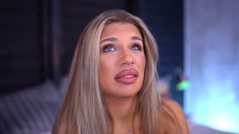 IvyRowa online show from 01/25/25, 12:06