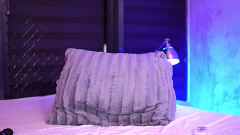 IvyRowa online show from 02/13/25, 01:29