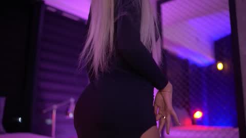 IvyRowa online show from 09/08/25, 05:34