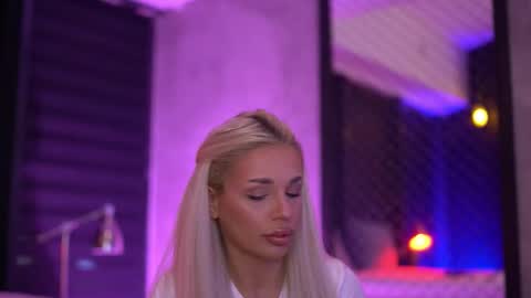 IvyRowa online show from 09/11/25, 06:08