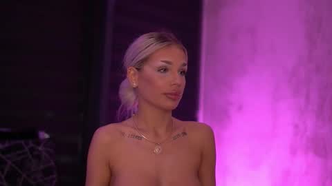 IvyRowa online show from 11/16/25, 06:24