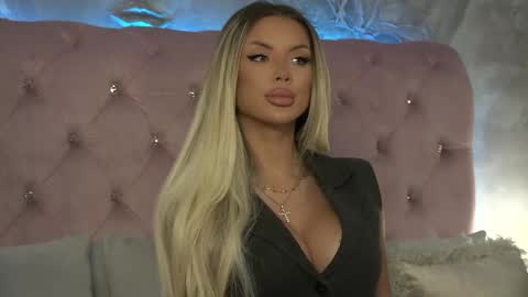  Ivy  online show from 10/23/25, 05:51