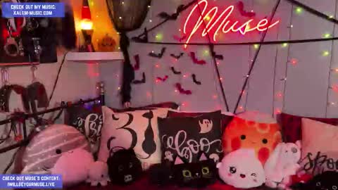 Muse hethey online show from 10/27/25, 11:31