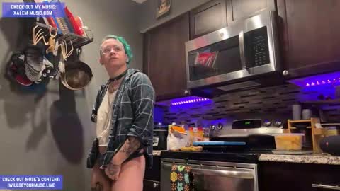 Muse hethey online show from 11/15/25, 12:41