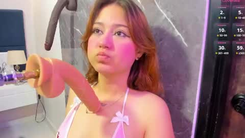 Snapshot of iza_grey chatting on 06/19/26, 11:25 Isa online show from 06/19/26, 11:25