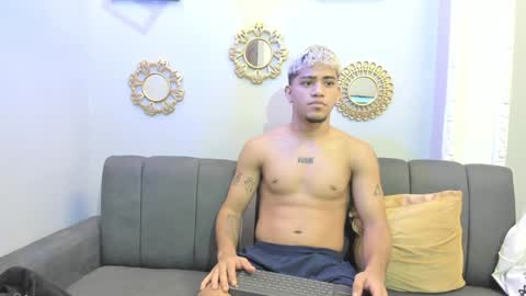 izaack online show from 01/24/25, 01:25