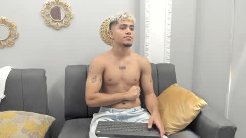 izaack online show from 02/01/25, 04:22