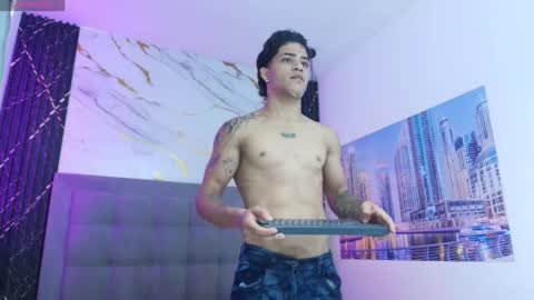 izaack online show from 04/22/26, 06:20