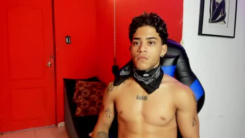 Snapshot of izaak_taylor7 chatting on 04/29/26, 05:30 izaack online show from 04/29/26, 05:30