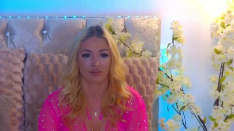 Snapshot of izabellle02 chatting on 05/09/26, 03:12 Izabella online show from 05/09/26, 03:12