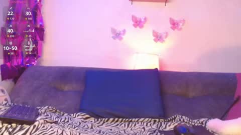 izan online show from 12/16/25, 08:47