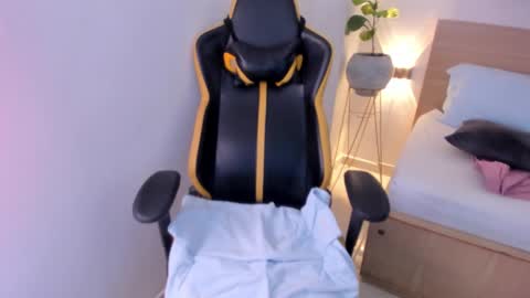 Iza online show from 02/04/25, 10:34