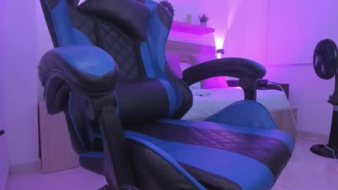 Iza online show from 11/14/25, 01:21