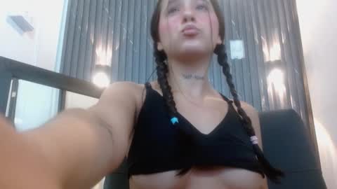 izelevans online show from 12/05/25, 11:30