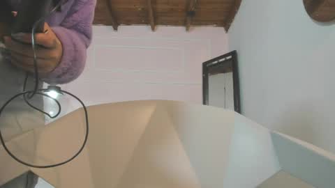 izelevans online show from 04/06/26, 10:05