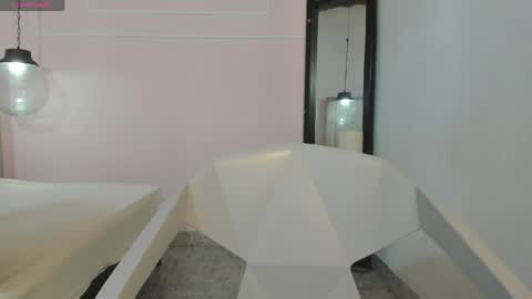 izelevans online show from 04/15/26, 10:55