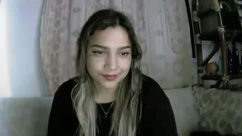 izzy_32 online show from 04/21/26, 07:03