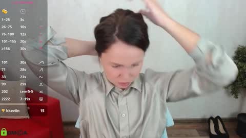 Queen of nylon  Victoria online show from 10/15/25, 05:40