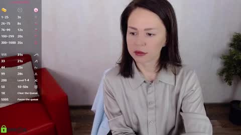 Queen of nylon  Victoria online show from 11/29/25, 05:21