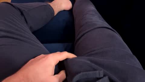 Snapshot of j0n275 chatting on 11/19/25, 12:10 j0n275 online show from 11/19/25, 12:10