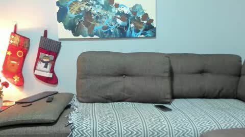 Calix  Independient model Insta and twt Calixsnake online show from 11/30/25, 11:53